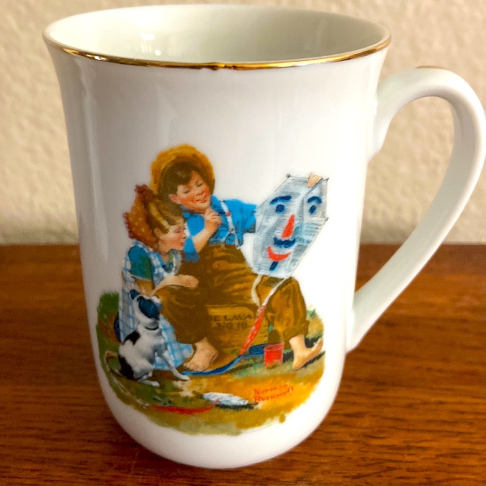 5/$10❤️❤️❤️Vintage 80s Norman Rockwell Boy & Mom Flying a Kite Mug